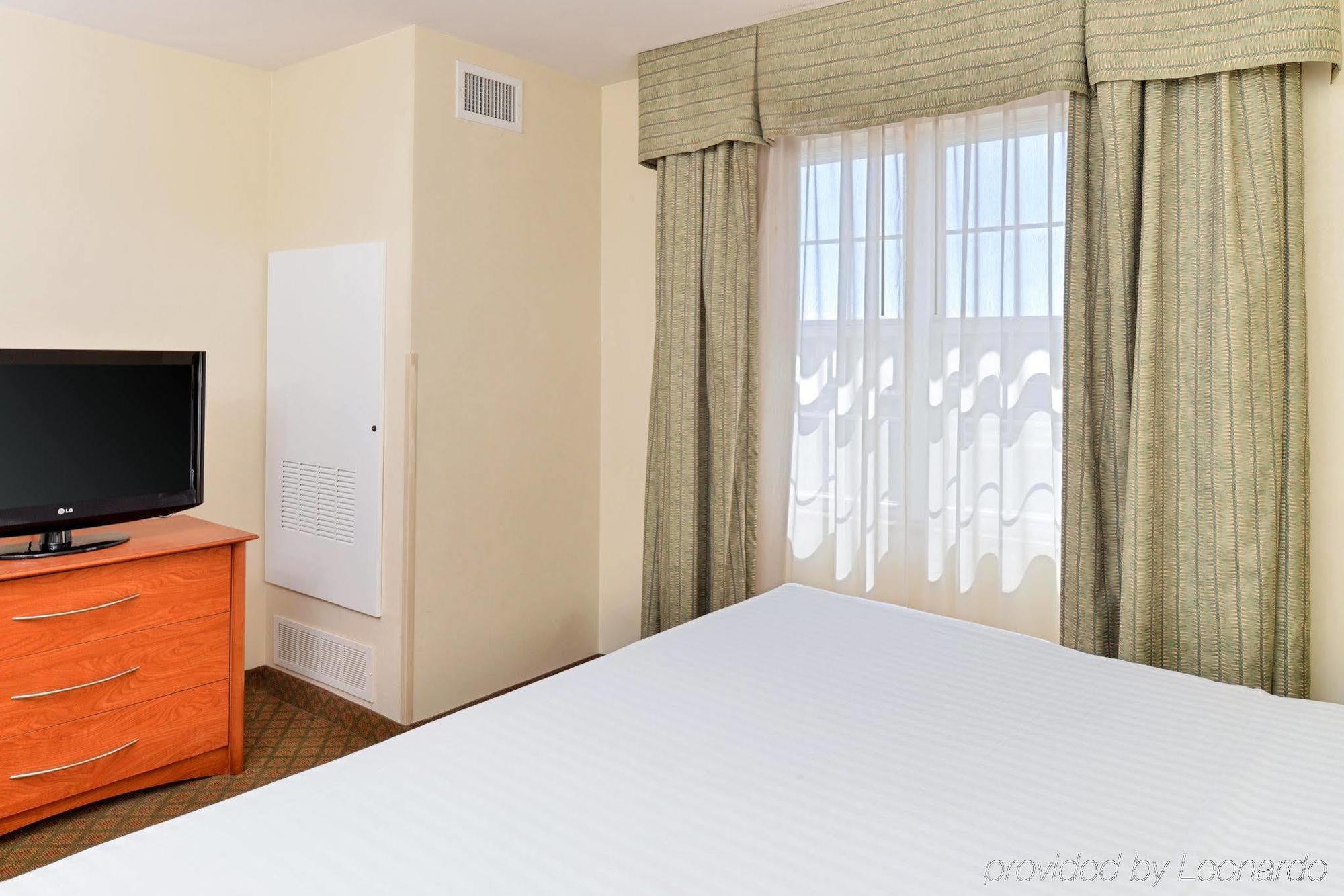 Holiday Inn Express Hotel & Suites Southfield - Detroit, An Ihg Hotel מראה חיצוני תמונה