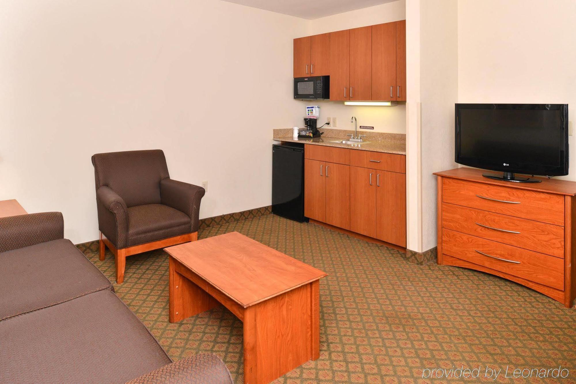 Holiday Inn Express Hotel & Suites Southfield - Detroit, An Ihg Hotel מראה חיצוני תמונה
