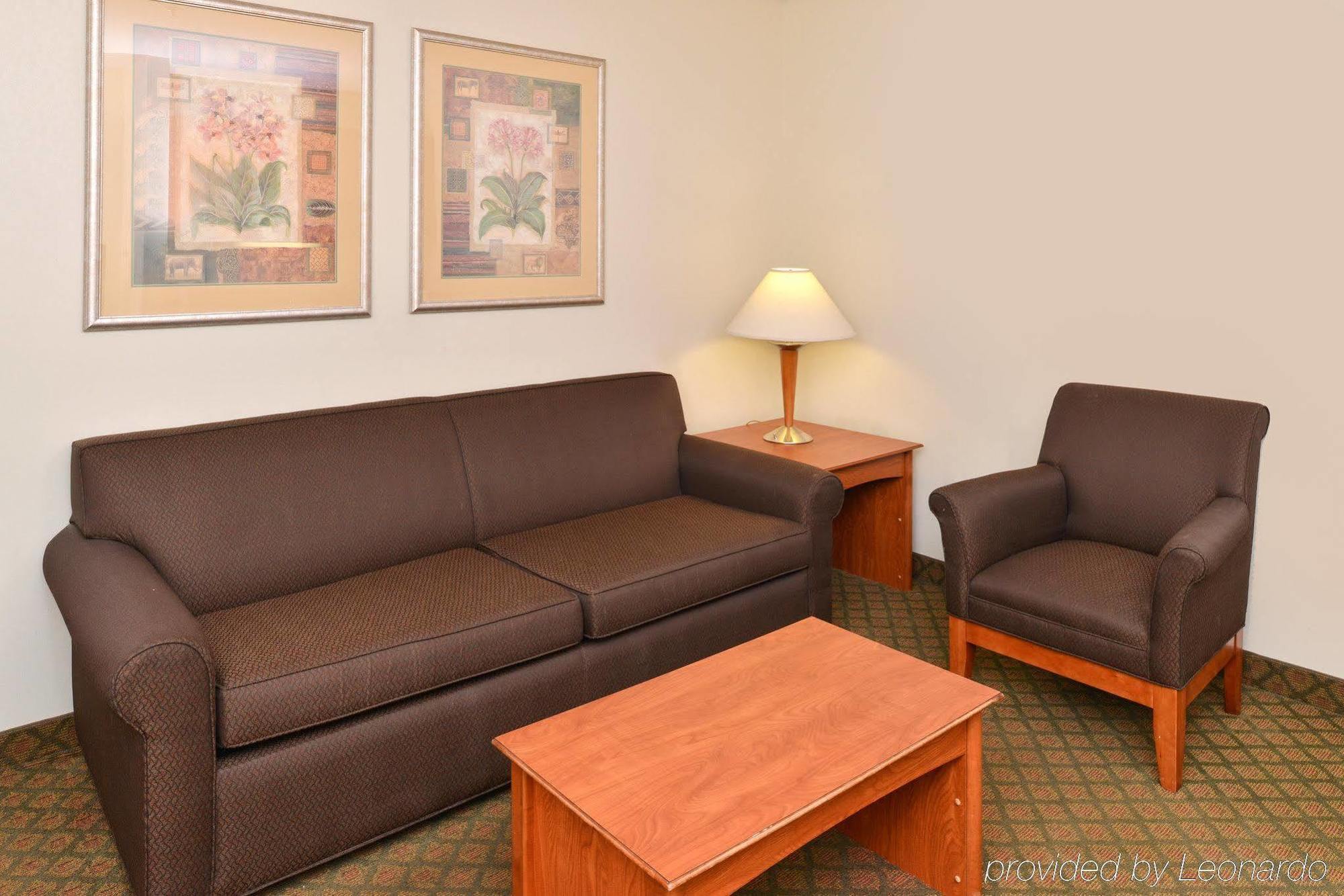 Holiday Inn Express Hotel & Suites Southfield - Detroit, An Ihg Hotel מראה חיצוני תמונה