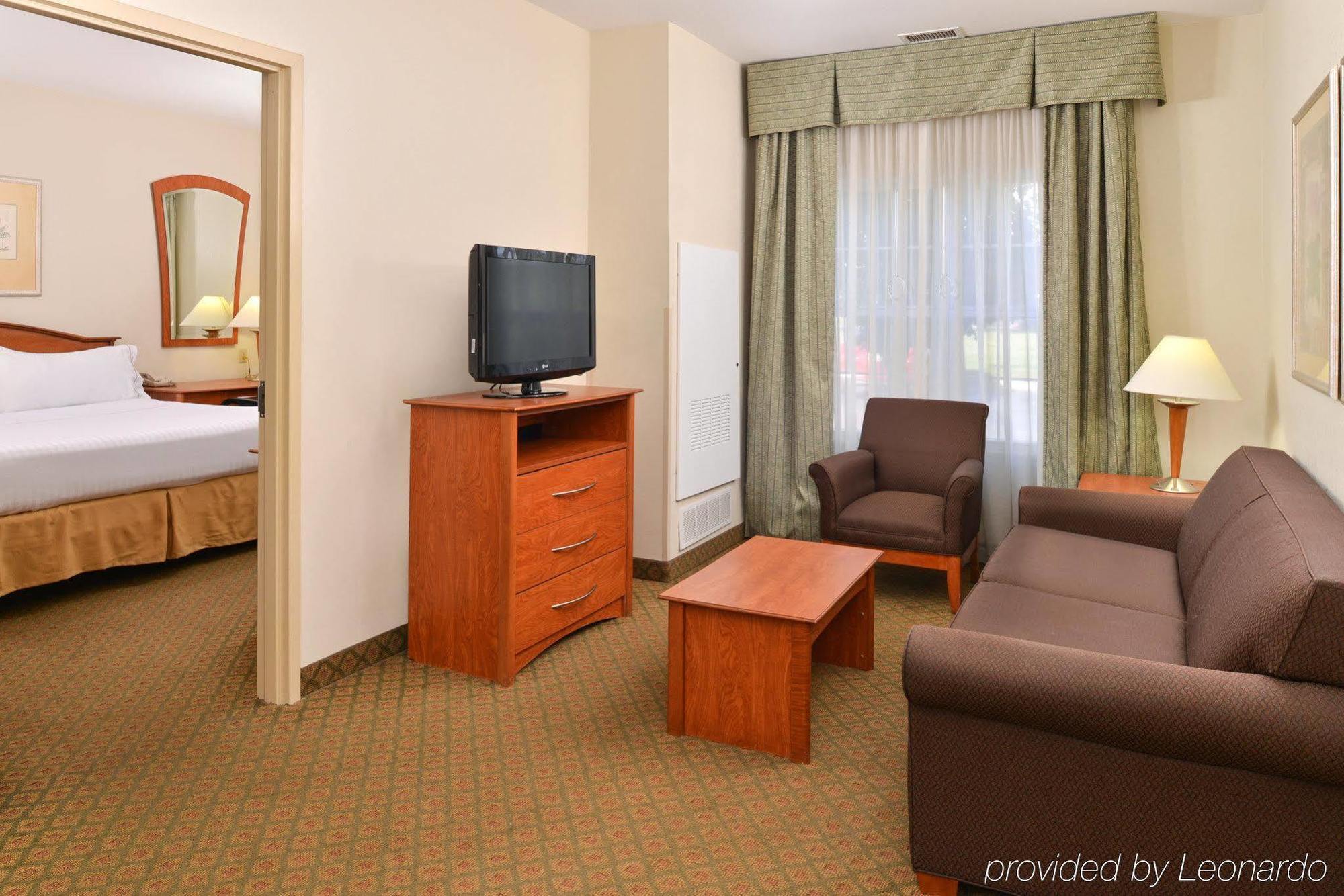 Holiday Inn Express Hotel & Suites Southfield - Detroit, An Ihg Hotel מראה חיצוני תמונה