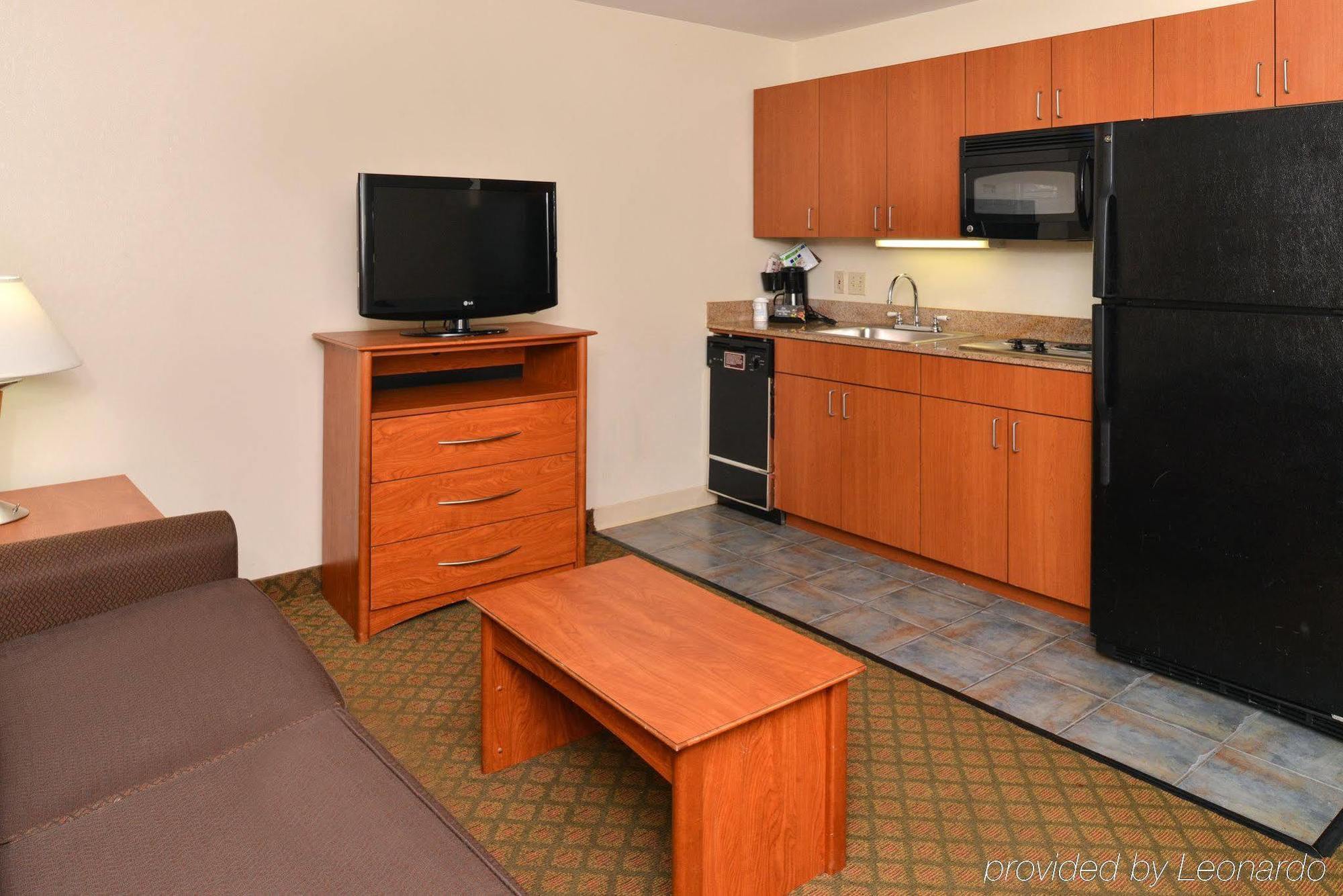 Holiday Inn Express Hotel & Suites Southfield - Detroit, An Ihg Hotel מראה חיצוני תמונה
