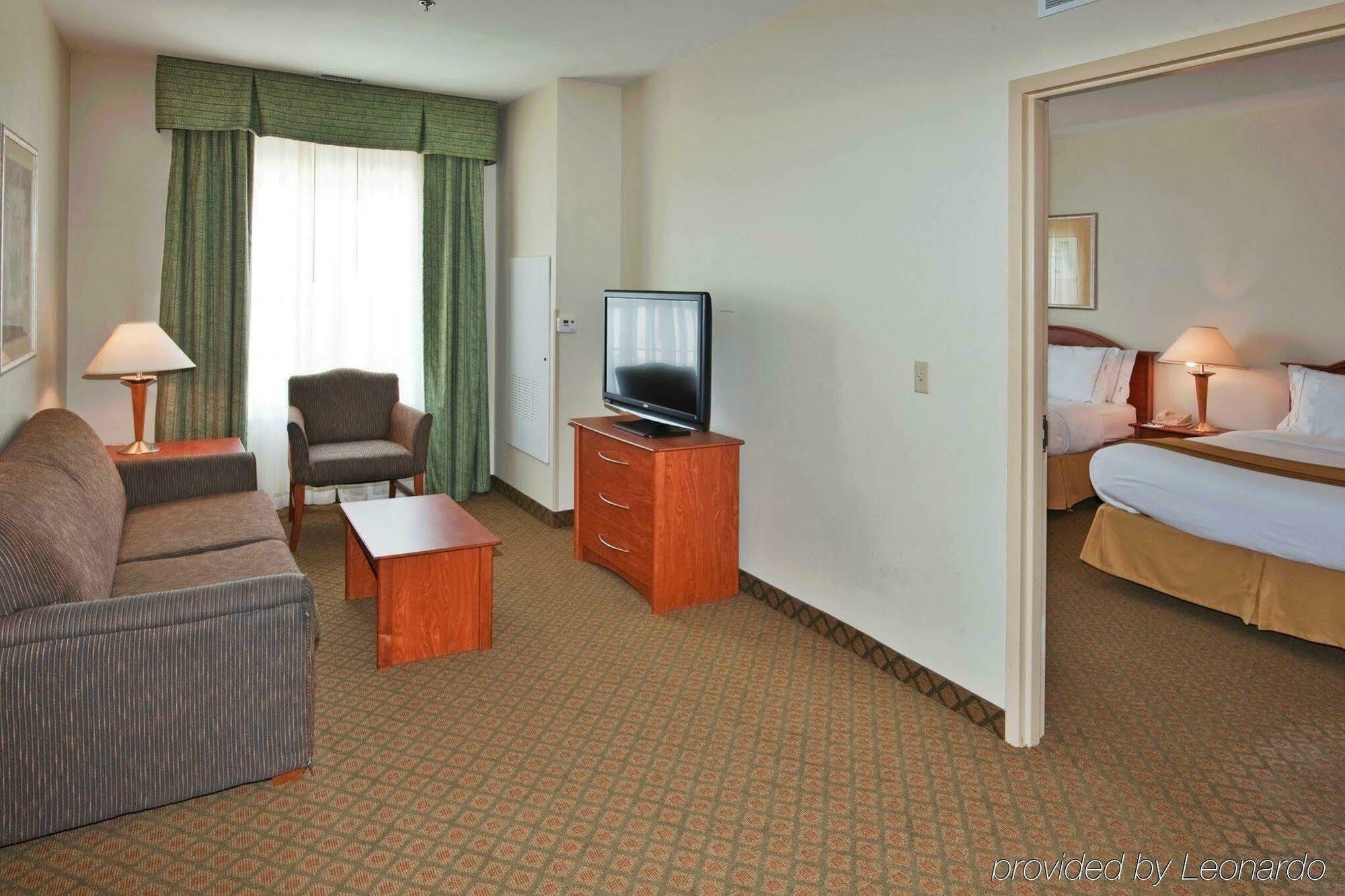 Holiday Inn Express Hotel & Suites Southfield - Detroit, An Ihg Hotel מראה חיצוני תמונה